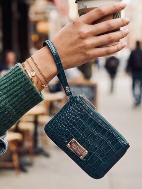 ⭐️ 5 for 20$! ⭐️ Nine West Faux Croc Teal Wristlet